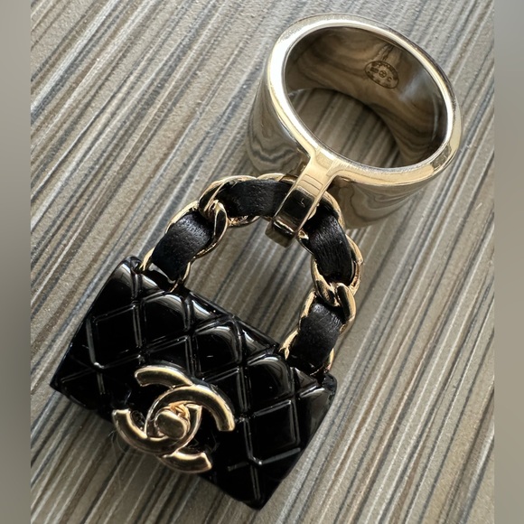 🪴Markdown🪴Chanel flap bag Ring handbag ring black gold flap bag charm ring - Picture 9 of 9